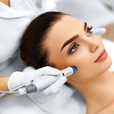 “Hydrafacial 101: A Deep Dive into the Hottest Skincare Trend”